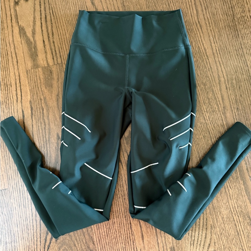 NWOT Midnight Green ALO Leggings with White Accents